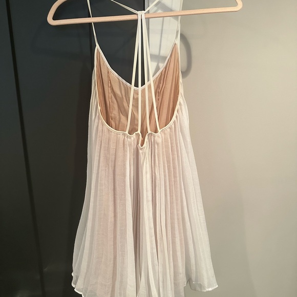 Mini, backless, pleated white sundress, BCBG - Picture 2 of 3